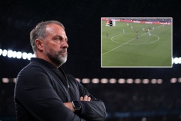 Bẫy việt vị của Barcelona trở nên lỗi thời: Flick  " cố đấm ăn xôi " , báo hại học trò