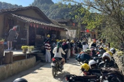 Giá phòng ở Lô Lô Chải tăng gấp ba khi qua tay môi giới