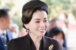 Hoàng hậu Thái Lan gây sốt với phong cách trang nhã tuổi U50