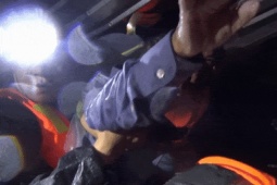 Tin tức trong ngày - Người dân Nha Trang ám ảnh lũ lịch sử, phải ôm áo phao trên nóc nhà chờ được cứu