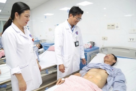 Uống 1,5 lít rượu mỗi ngày, người đàn ông bàng hoàng với kết luận ung...