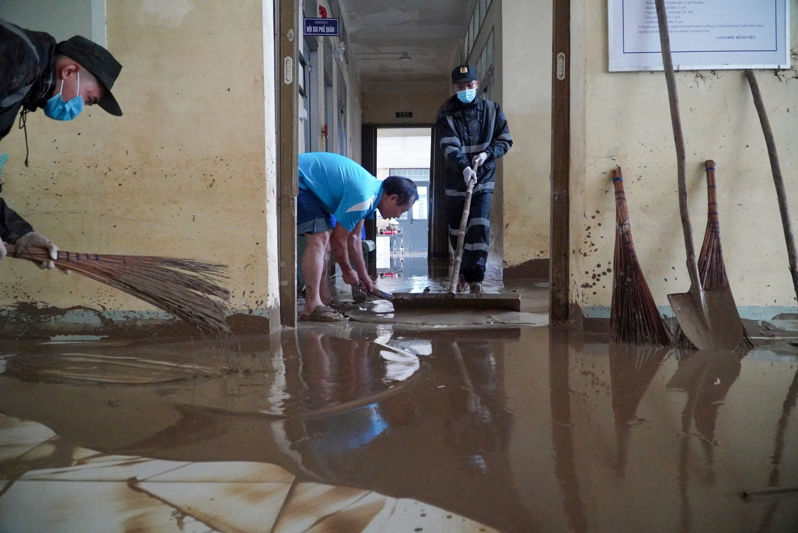 Nha Trang, Quy Nhơn ngổn ngang sau lũ - 11