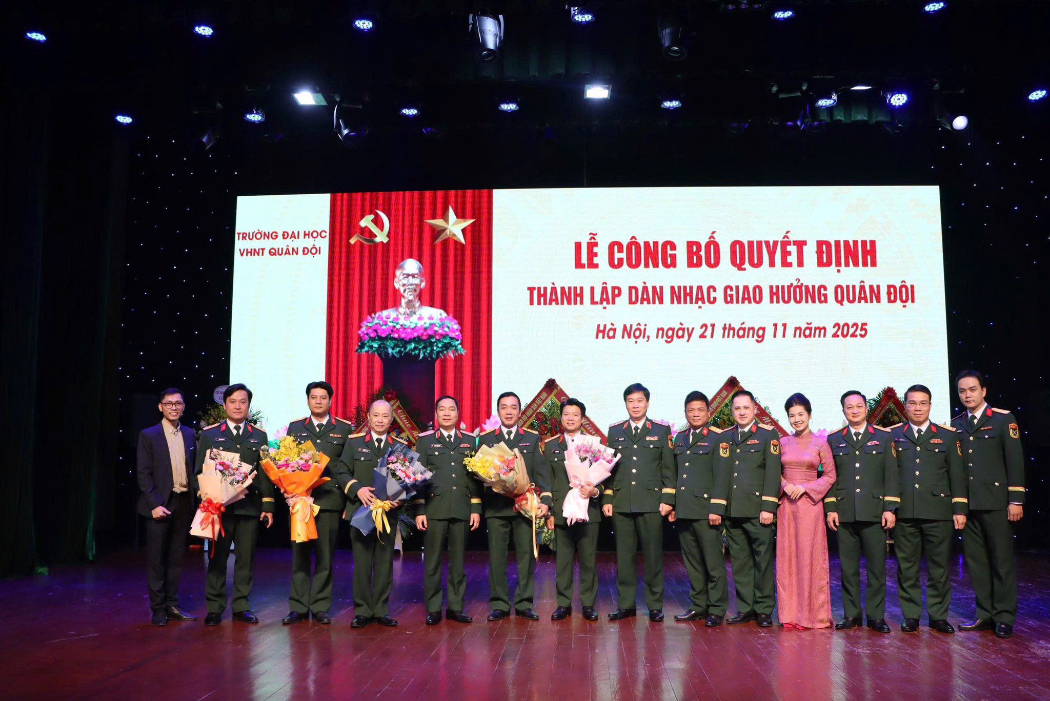 Các thành viên trong Dàn nhạc giao hưởng của trường Đại học Văn hóa Nghệ thuật Quân đội