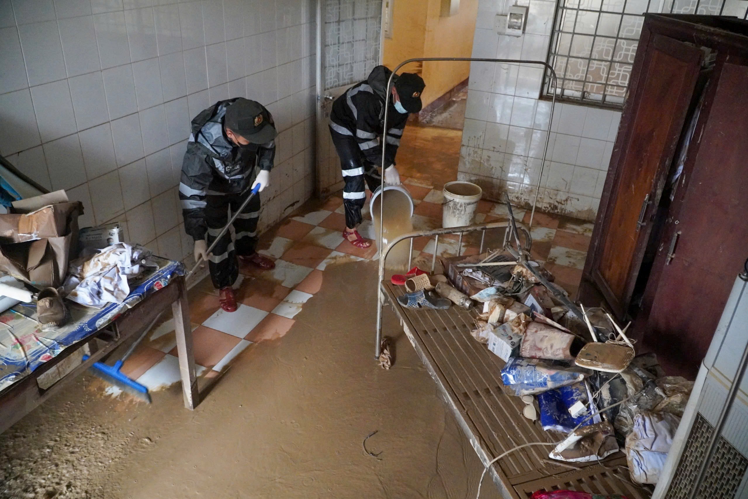 Nha Trang, Quy Nhơn ngổn ngang sau lũ - 12