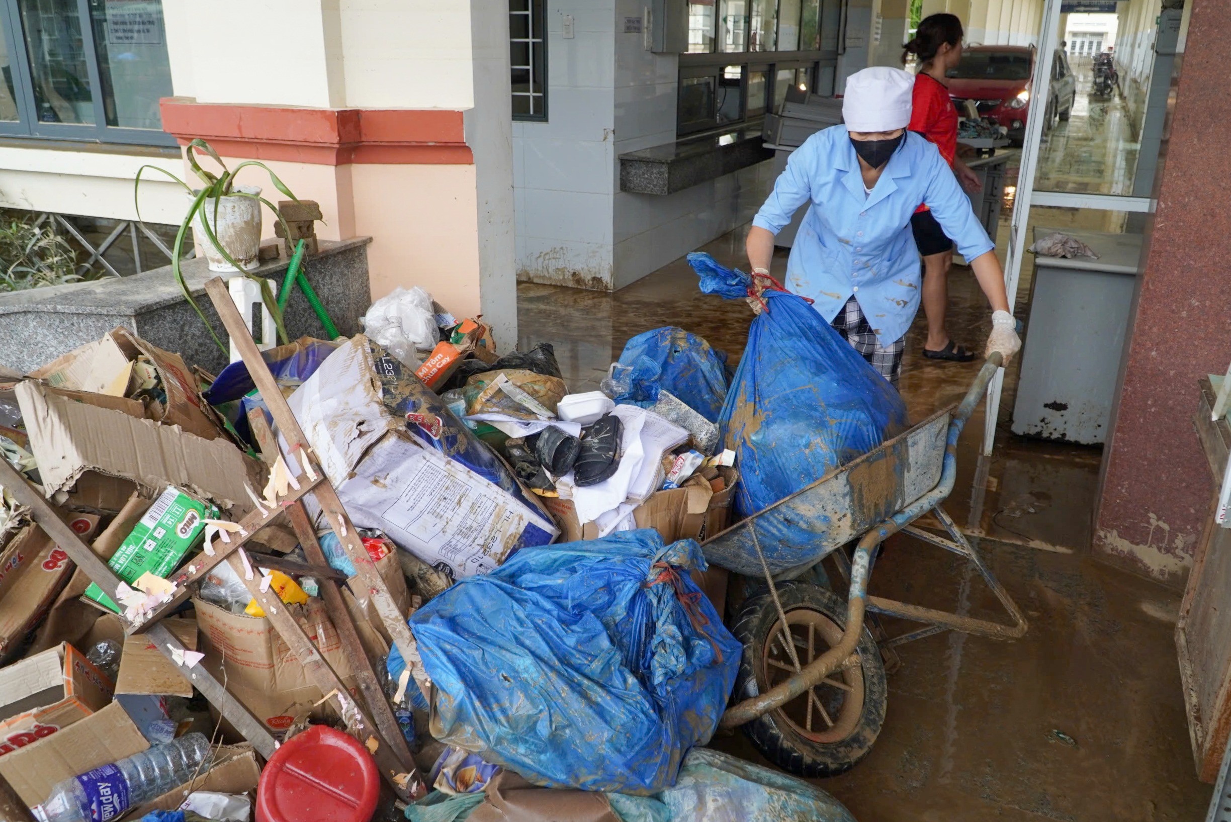 Nha Trang, Quy Nhơn ngổn ngang sau lũ - 13