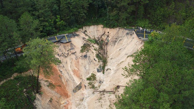 Mưa lũ chiều 21-11: Đắk Lắk công bố tình huống khẩn cấp tại 40 xã, phường - 14