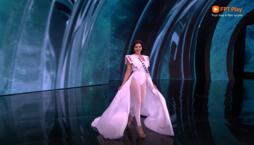 Người đẹp Palestine trình diễn đồ bơi kín đáo.