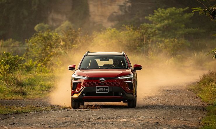 Giá xe Toyota Corolla Cross tháng 11/2025, ưu đãi 50% lệ phí trước bạ - 6