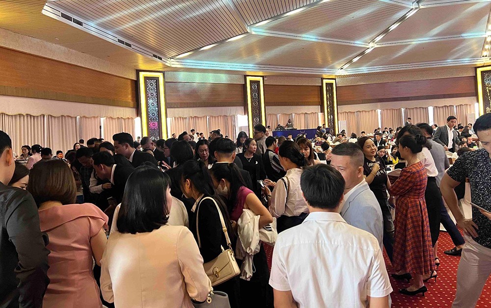 Hàng trăm khách hàng đăng ký nhu cầu đặt mua căn hộ Lotus 1 tại sự kiện
