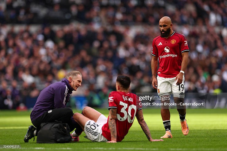 Chấn thương của Sesko khiến hàng công MU xáo trộn