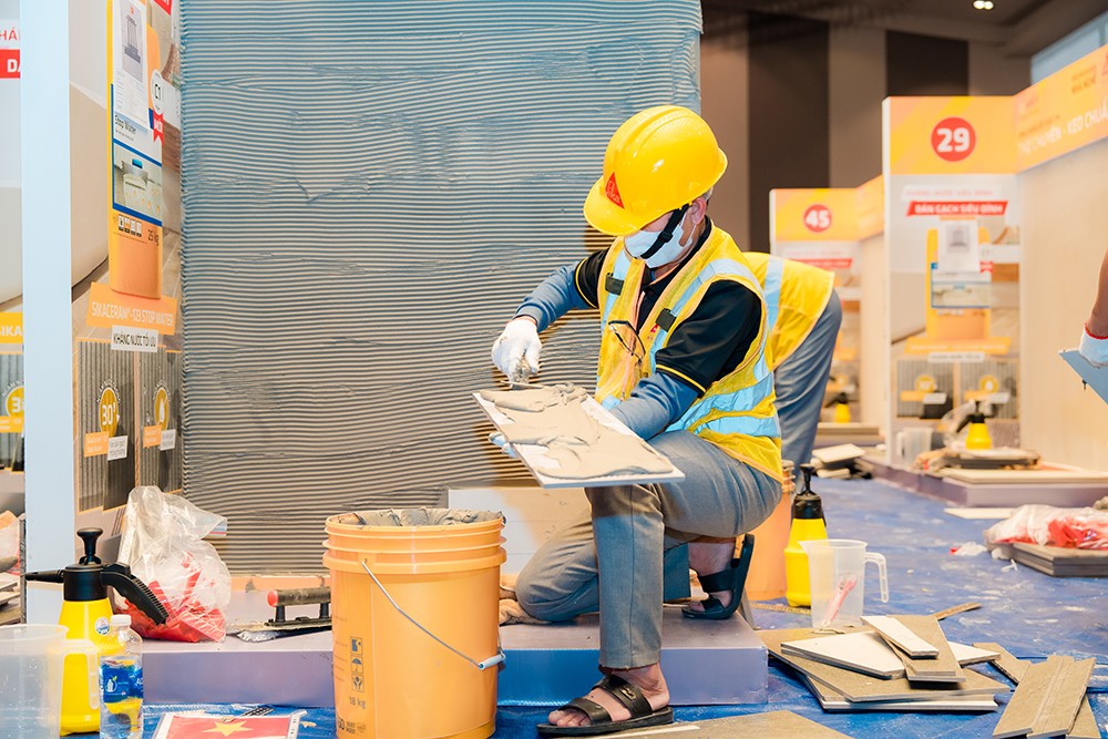 Cuộc thi là nơi giúp thí sinh thể hiện kỹ thuật ốp lát gạch chính xác nhằm đảm bảo công trình đạt tiêu chuẩn bền vững khi đưa vào vận hành.