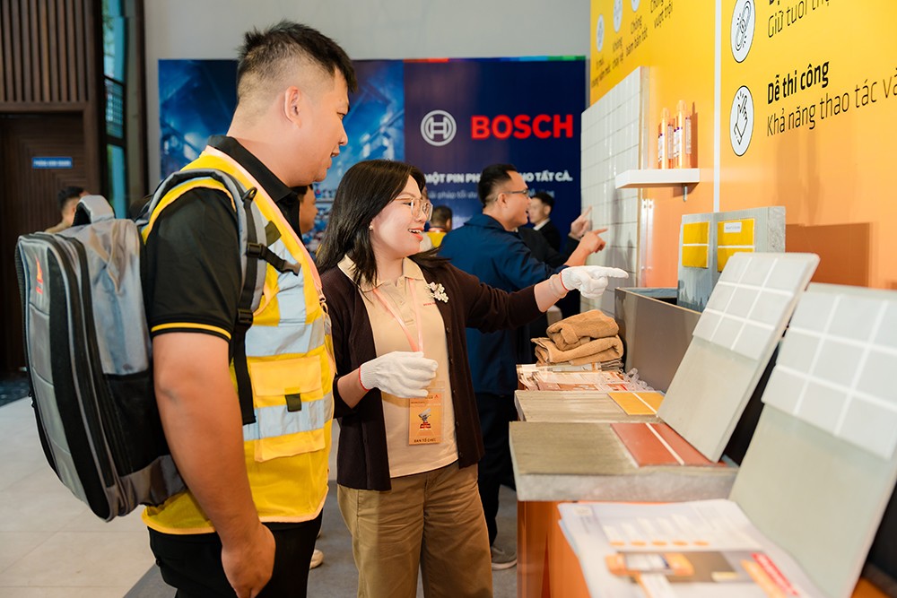 Cuộc thi còn là dịp để Sika giới thiệu các giải pháp mới nhằm tạo điều kiện để người thợ hiểu sâu hơn về khả năng làm việc của vật liệu cũng như cách tối ưu hóa kỹ thuật trong từng hạng mục.