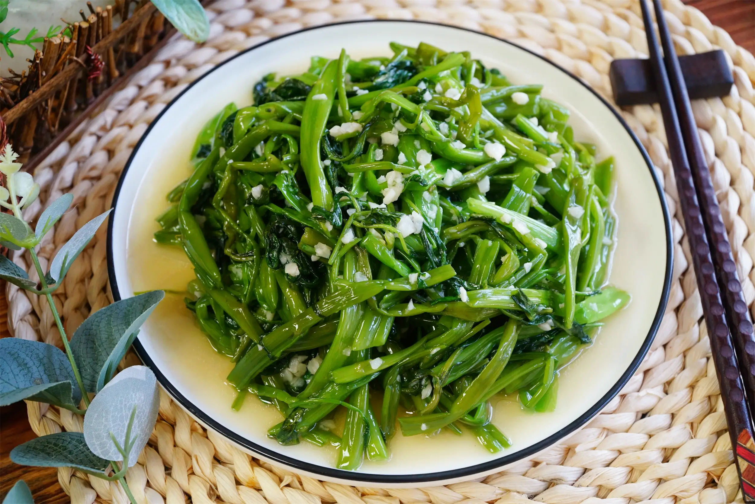 Xào rau muống theo cách này rất ngon.