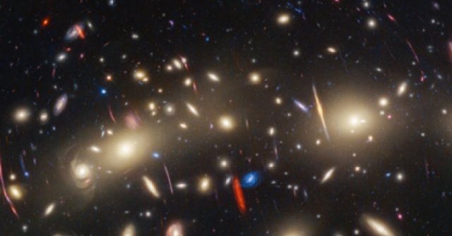 Ánh sáng đầu tiên của vũ trụ đã chạm đến Trái Đất?