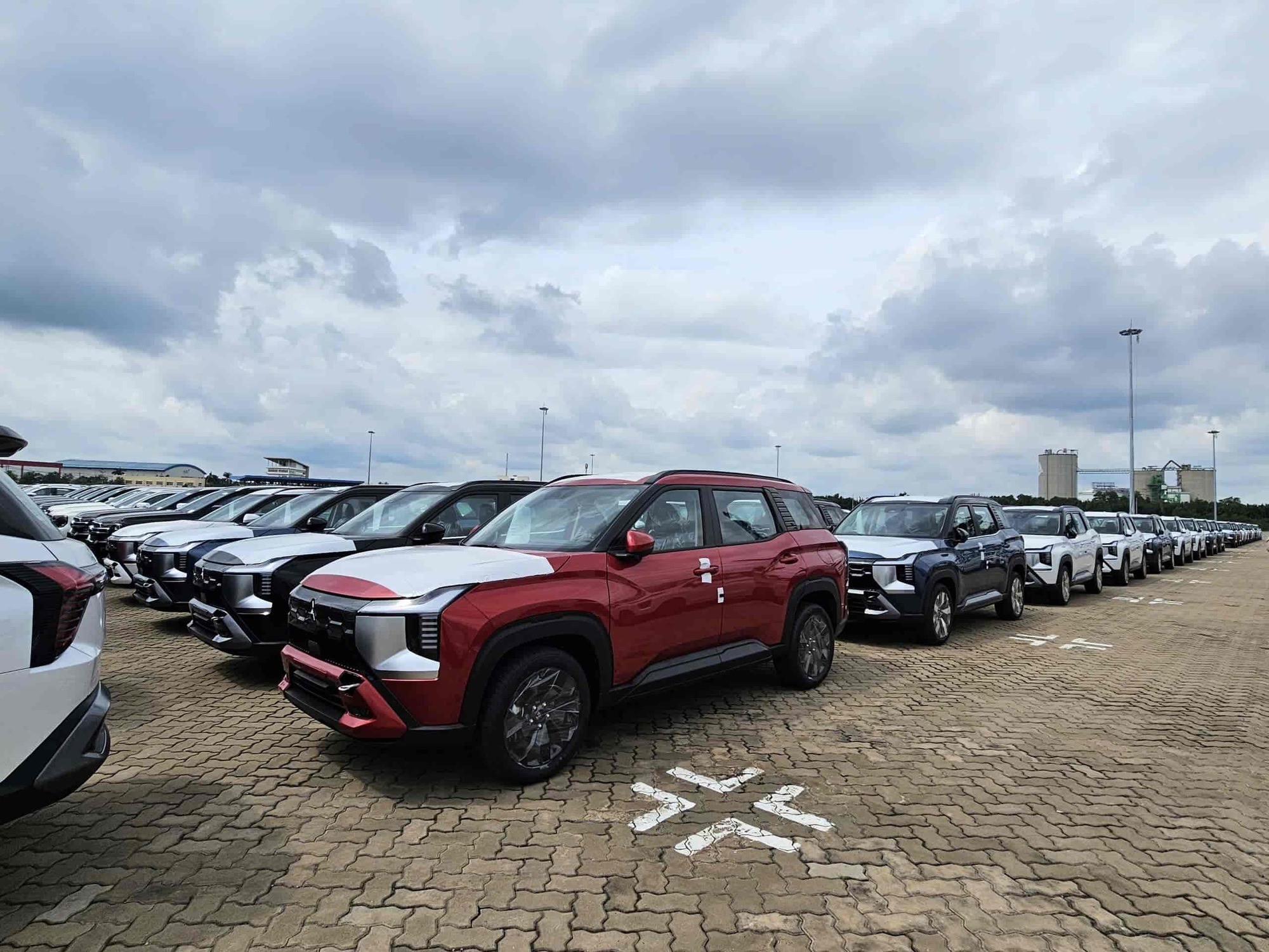 Lô xe Mitsubishi Destinator đầu tiên đã có mặt tại Việt Nam.