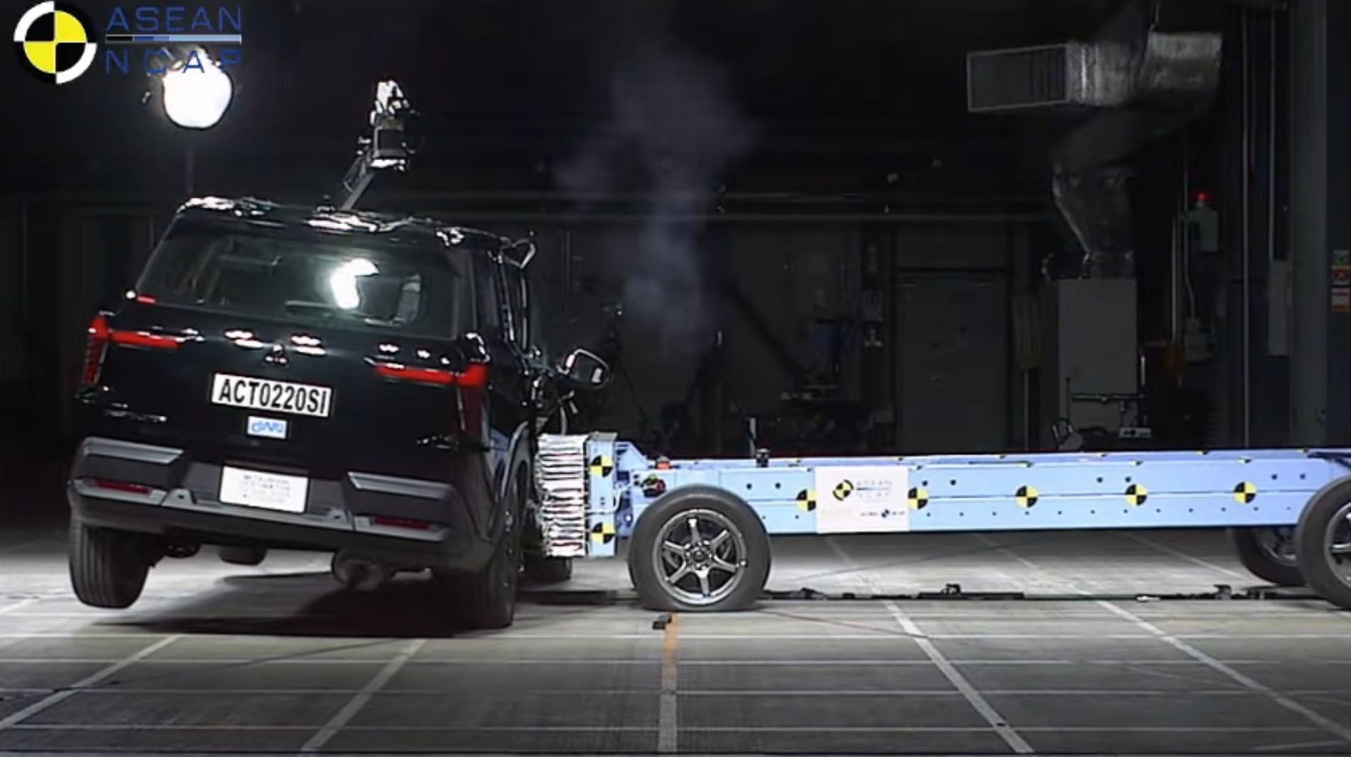 Thử nghiệm tác động từ bên hông.