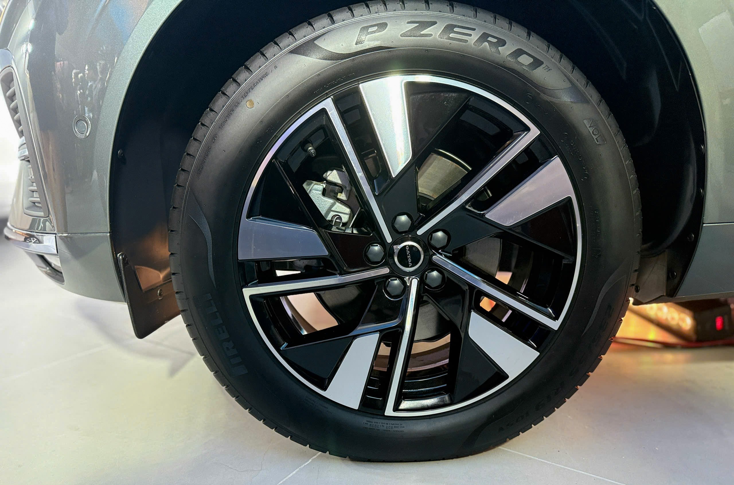 Volvo S90 và XC60 bản nâng cấp mới có giá từ 2,3 tỷ đồng - 6