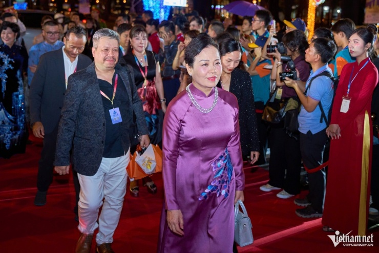 Bà Ngô Phương Lan, Tiến sĩ, Phó trưởng Tiểu ban Lý luận, phê bình Văn học, Nghệ thuật Hội đồng Lý luận Trung ương, giữ vai trò Chủ tịch Ban Giám khảo Phim truyện điện ảnh tại LHP năm nay. 