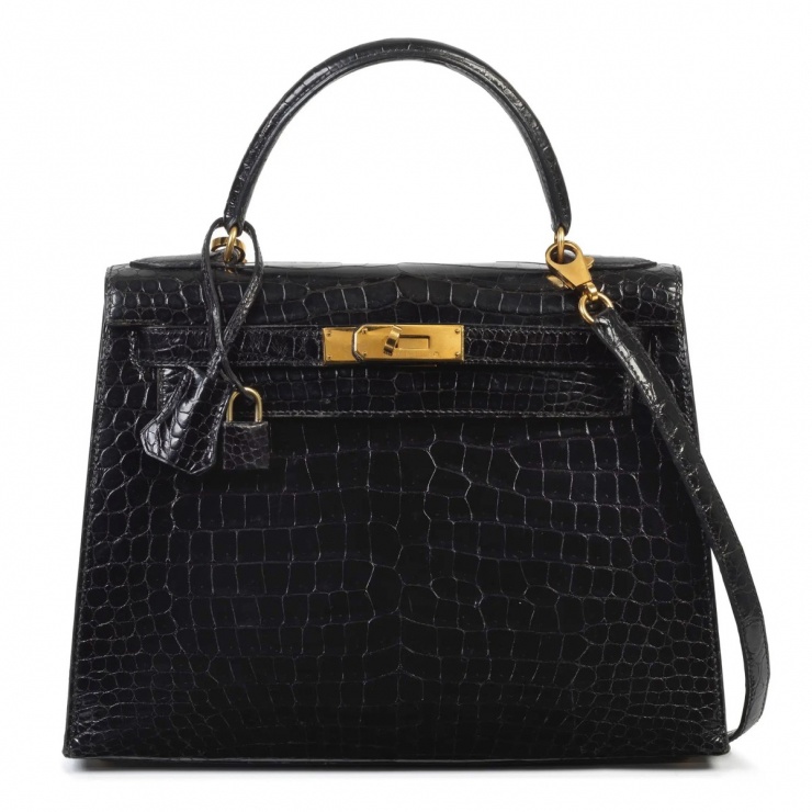Tác phẩm Hermes Kelly da cá sấu Georgina sử dụng có giá 75.000 USD (gần 2 tỷ đồng).