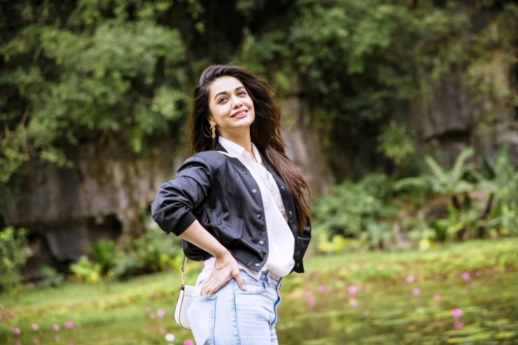 Đoàn phim Ấn Độ ấn tượng với sắc hồng trên dòng Ngô Đồng ở Ninh Bình - 7