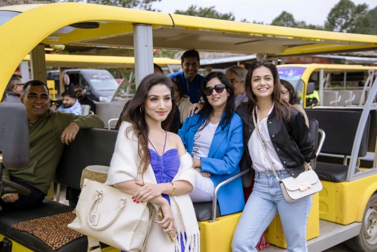 Đoàn phim Ấn Độ ấn tượng với sắc hồng trên dòng Ngô Đồng ở Ninh Bình - 8