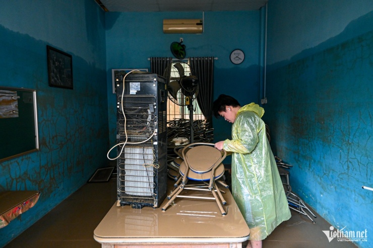 Nhói lòng cảnh ngập bùn đất ở ngôi trường &#39;rốn lũ&#39; Tây Nha Trang sau 5 ngày lụt lịch sử - 8