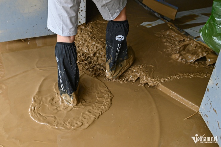 Nhói lòng cảnh ngập bùn đất ở ngôi trường &#39;rốn lũ&#39; Tây Nha Trang sau 5 ngày lụt lịch sử - 10