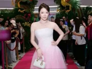 Lý Nhã Kỳ đẹp lộng lẫy tái xuất thảm đỏ