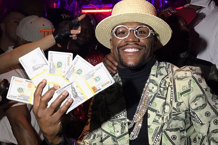 Ngoài sàn đấu, Mayweather còn tham gia nhiều dự án kinh doanh.