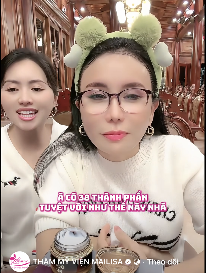 Bà Mai cùng con dâu quảng cáo sản phẩm với 38 thành phần trong một video. Ảnh chụp màn hình