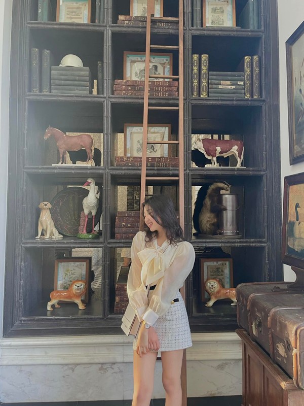 Khánh Linh đã bước vào tuổi 18, cô bé đã có chiều cao trên 1m70 và sắp vượt qua mẹ.