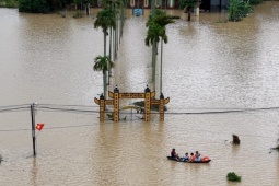 Tin tức trong ngày - Cuộc sống 'hai không' của người dân vùng lũ Khánh Hoà trong ngày thứ 5 chống lũ