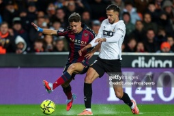 Video bóng đá Valencia - Levante: Ngỡ ngàng siêu phẩm  " ngả bàn đèn "  (La Liga)