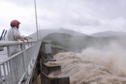 Tin tức trong ngày - Lãnh đạo xã Hòa Thịnh nói về thông tin lan truyền "nhà trú lũ tập thể bị sập, người chết hàng loạt"