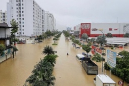 Rau xanh, hải sản từ miền Trung - Tây Nguyên bị gián đoạn vì lũ