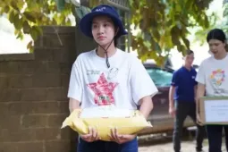 Thời trang - Hoa hậu, người đẹp chia sẻ với đồng bào vùng lũ