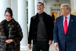 Vị hôn thê C. Ronaldo diện set đồ hơn 100.000 USD gặp ông Trump