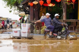 Du lịch - Phố cổ Hội An ngập bùn non