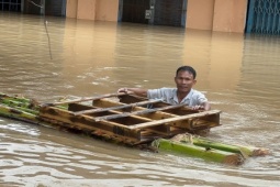 Bạn trẻ - Cuộc sống - Đói, rét ở vùng lũ
