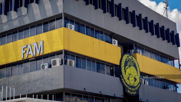 Bóng đá Malaysia sẽ bước ra ánh sáng nếu được FIFA "cầm lái"?