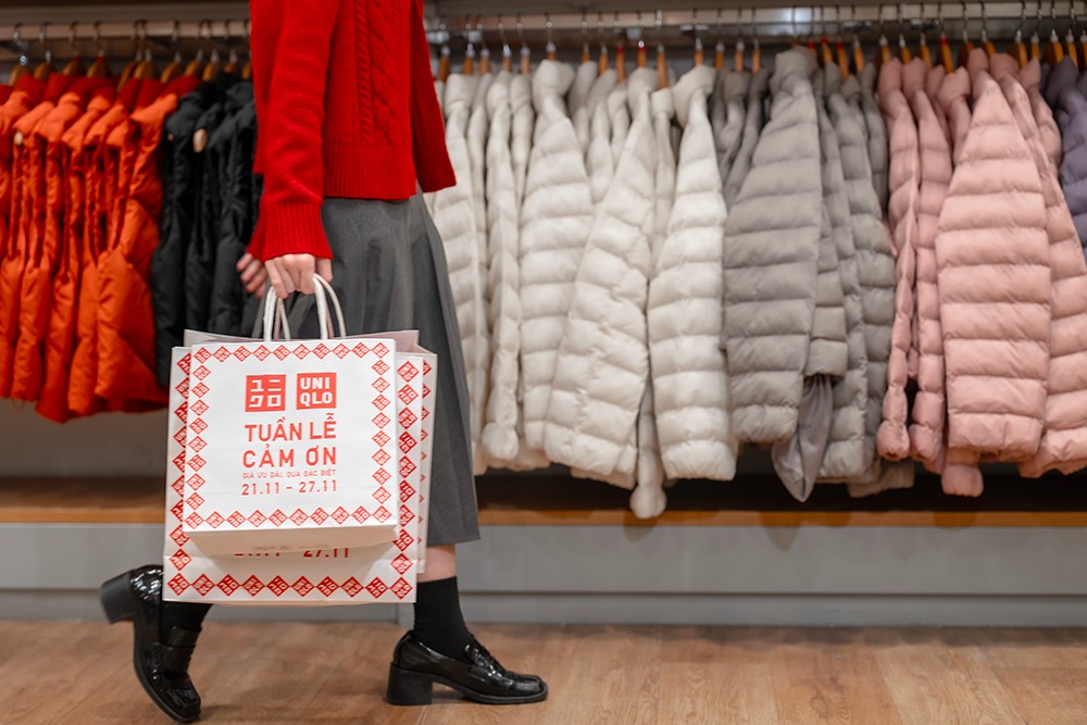 Thành quả mua sắm tại Tuần Lễ Cảm Ơn là những túi đồ nặng trĩu tay!