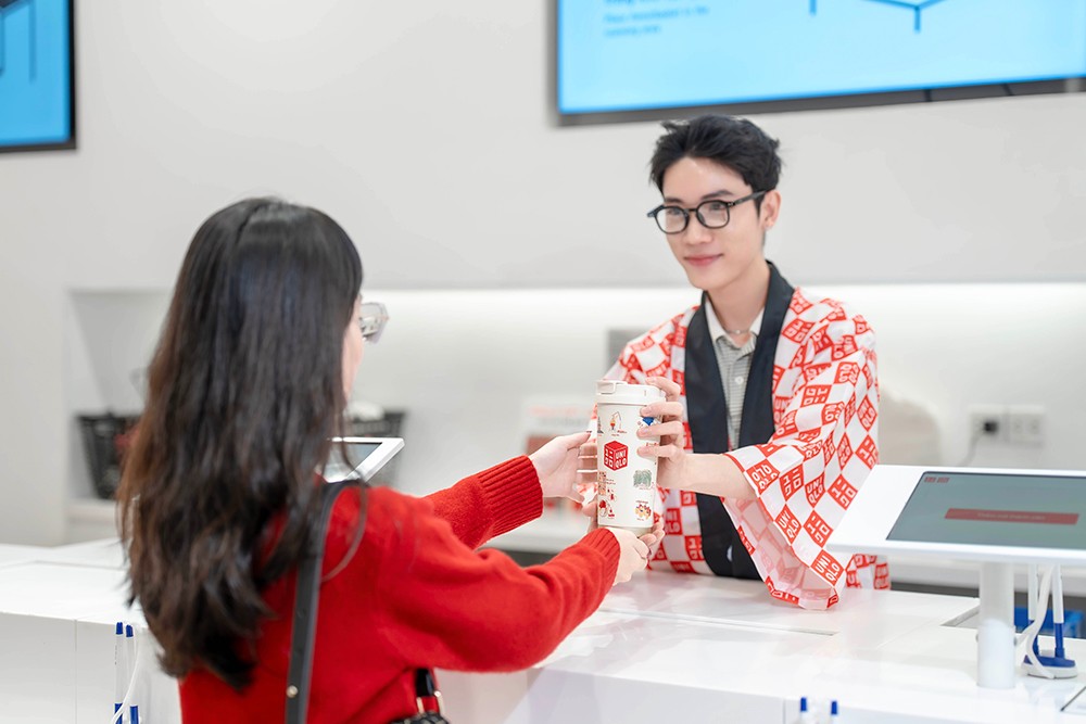 UNIQLO mang đến những phần quà đặc sắc thay lời tri ân đến khách hàng.