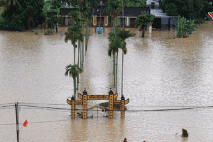 'Nước dâng quá dữ dội, người lớn tuổi nhất cũng chưa từng chứng kiến'