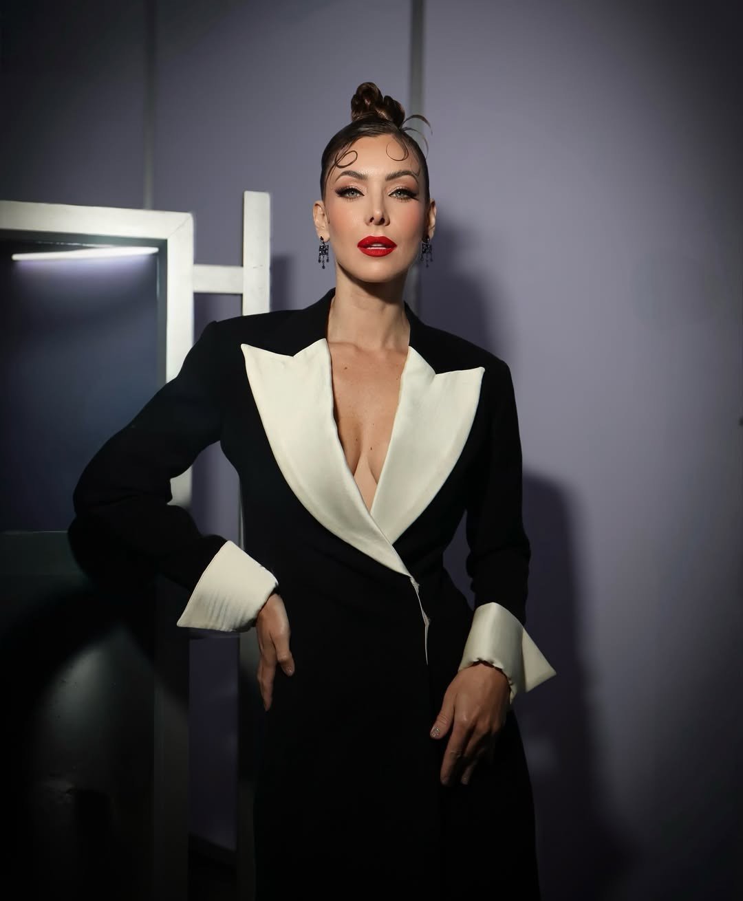 Natalie Glebova trong chung kết Hoa hậu Hoàn vũ 2025.