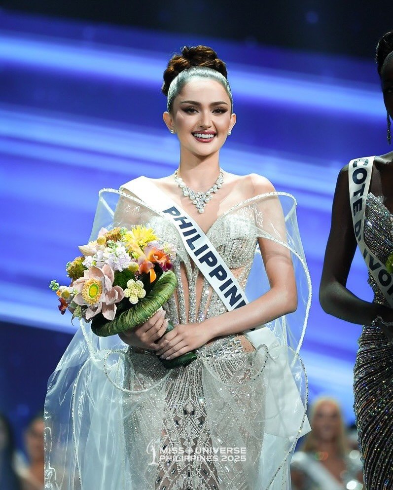 Trong chung kết, đại diện Philippines - Ahtisa Manalo giành ngôi Á hậu 3. Đây được xem là vị trí phù hợp với cô. Tuy nhiên, cũng có nhiều ý kiến cho rằng người đẹp được ban tổ chức thiên vị vì một trong những giám khảo chính của đêm chung kết là bạn thân của cô.