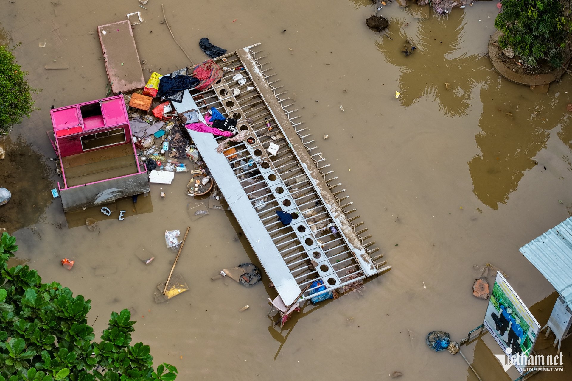 Nhói lòng cảnh ngập bùn đất ở ngôi trường &#39;rốn lũ&#39; Tây Nha Trang sau 5 ngày lụt lịch sử - 3