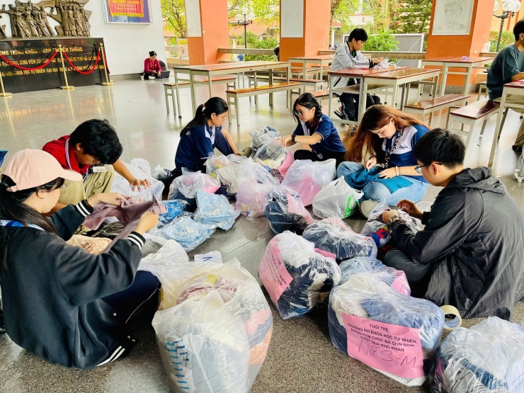 Hàng loạt trường ĐH ở TP HCM mở chiến dịch hỗ trợ đồng bào vùng lũ - 1