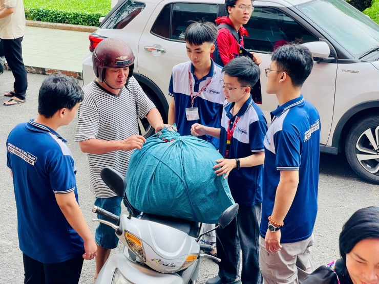 Hàng loạt trường ĐH ở TP HCM mở chiến dịch hỗ trợ đồng bào vùng lũ - 3