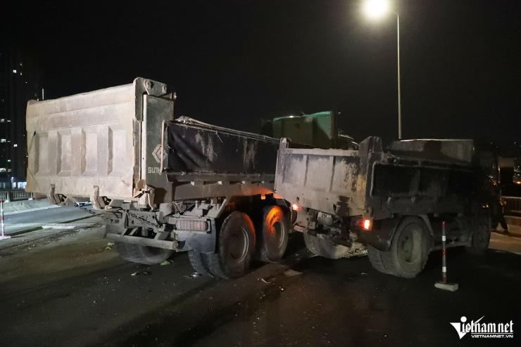 Hà Nội: Hiện trường vụ ô tô tải đâm hàng loạt xe tại vành đai 3 trên cao - 3