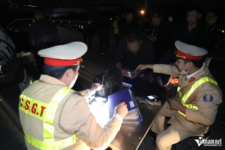 Hà Nội: Hiện trường vụ ô tô tải đâm hàng loạt xe tại vành đai 3 trên cao - 8